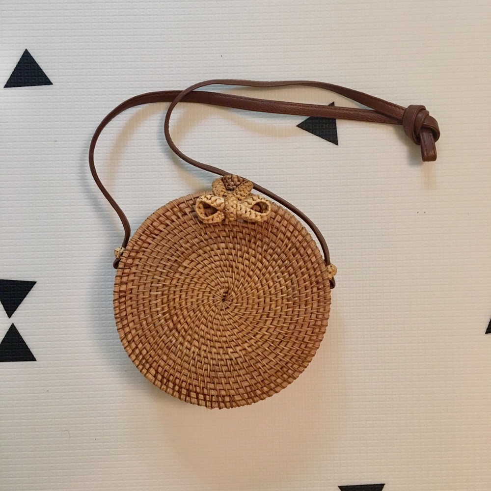 Round woven rattan bag